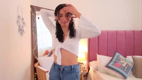 Snapshot of violet__15 chatting on 22, 4, 2026 violet__15 online show from 22, 4, 2026