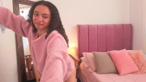 Snapshot of violet__15 chatting on 23, 4, 2026 violet__15 online show from 23, 4, 2026