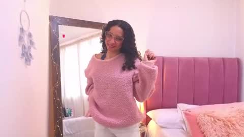 Snapshot of violet__15 chatting on 2, 5, 2026 violet__15 online show from 2, 5, 2026