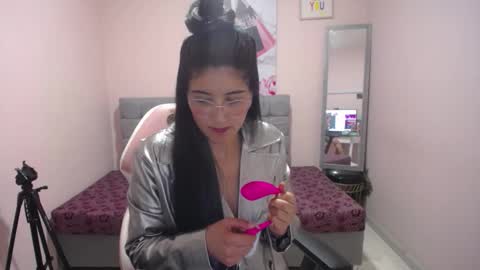 Violet  online show from 25, 11, 2025