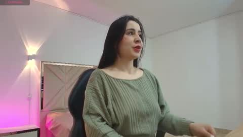 Snapshot of violet_tay1 chatting on 4, 10, 2025 violet_tay1 online show from 4, 10, 2025
