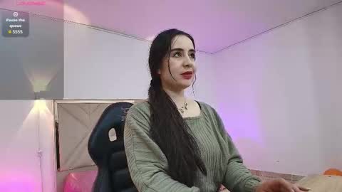 Snapshot of violet_tay1 chatting on 7, 10, 2025 violet_tay1 online show from 7, 10, 2025