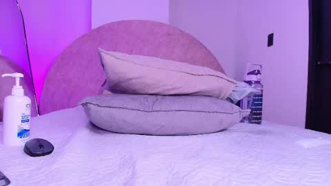 Snapshot of violeta_london chatting on 19, 12, 2025 violeta london online show from 19, 12, 2025