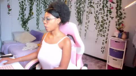 Snapshot of violeta_miler_ chatting on 29, 4, 2026 Violeta online show from 29, 4, 2026