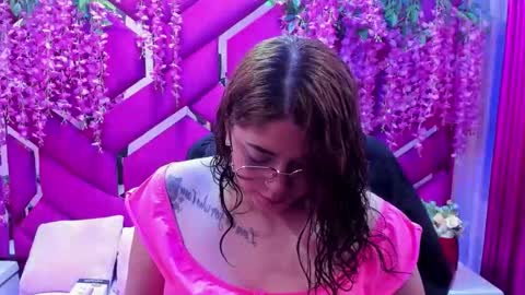 Snapshot of violeta_mon chatting on 4, 12, 2025 violeta online show from 4, 12, 2025