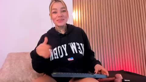Snapshot of violeta_queen11 chatting on 8, 6, 2026 Violeta online show from 8, 6, 2026