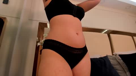 violeta_soracchi_ online show from 11, 3, 2025