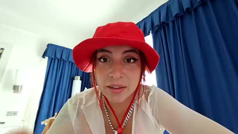 Snapshot of violetaarey chatting on 7, 11, 2025 Violeta Help me reach 150 thumbs up online show from 7, 11, 2025