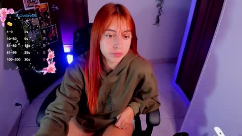 Snapshot of violetaarey chatting on 13, 11, 2025 Violeta Help me reach 150 thumbs up online show from 13, 11, 2025