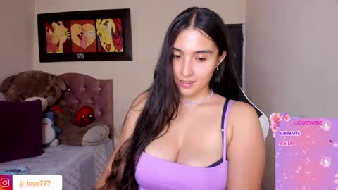 Snapshot of violetalee chatting on 21, 4, 2026 Jimena online show from 21, 4, 2026