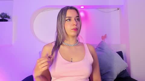 Snapshot of violetarainn chatting on 3, 1, 2025 Violeta online show from 3, 1, 2025
