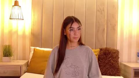 Cute Violet online show from 26, 9, 2025