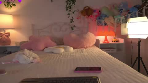 Snapshot of violeth___ chatting on 5, 5, 2026 violeth___ online show from 5, 5, 2026