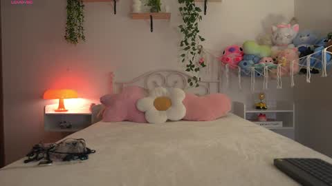 Snapshot of violeth___ chatting on 22, 7, 2026 violeth___ online show from 22, 7, 2026