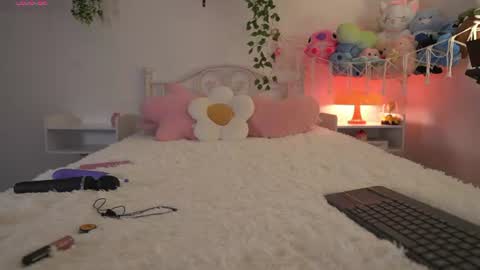 Snapshot of violeth___ chatting on 31, 7, 2026 violeth___ online show from 31, 7, 2026