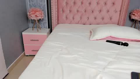 VIOLETA online show from 10, 2, 2025