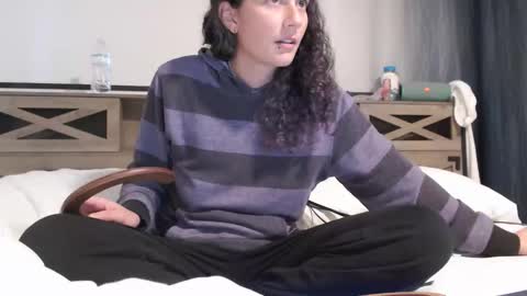 Violet Hooper online show from 1, 2, 2026