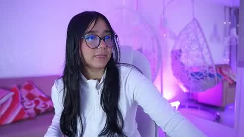 Snapshot of violetjonesx chatting on 24, 6, 2026 violetjonesx online show from 24, 6, 2026