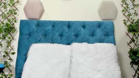 violett  rousee online show from 4, 11, 2025