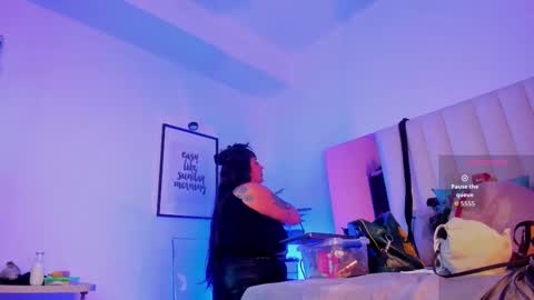 Violett  online show from 15, 10, 2025