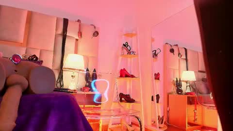 Violett  online show from 10, 11, 2025