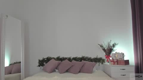 Snapshot of violetta_finch chatting on 13, 12, 2024 violetta_finch online show from 13, 12, 2024
