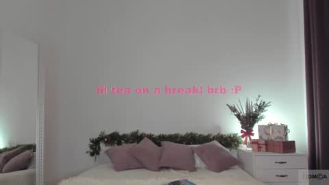Snapshot of violetta_finch chatting on 20, 12, 2024 violetta_finch online show from 20, 12, 2024