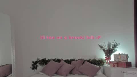 Snapshot of violetta_finch chatting on 6, 1, 2025 violetta_finch online show from 6, 1, 2025