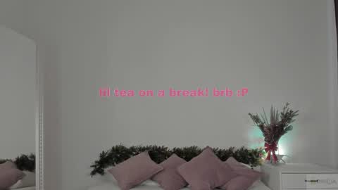 Snapshot of violetta_finch chatting on 30, 1, 2025 violetta_finch online show from 30, 1, 2025