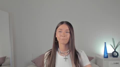Snapshot of violetta_finch chatting on 1, 2, 2025 violetta_finch online show from 1, 2, 2025
