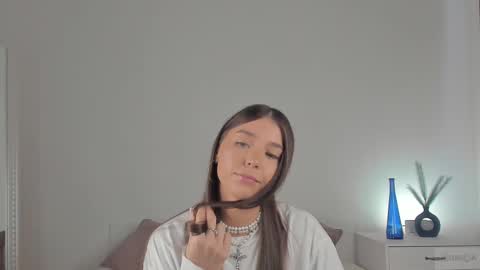 Snapshot of violetta_finch chatting on 19, 2, 2025 violetta_finch online show from 19, 2, 2025