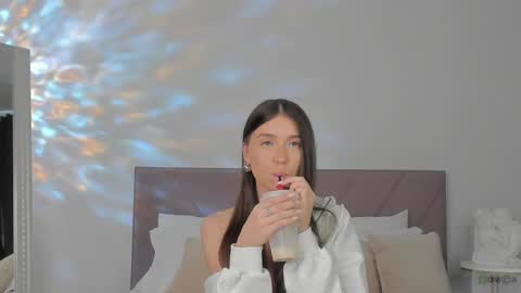 Snapshot of violetta_finch chatting on 11, 3, 2025 violetta_finch online show from 11, 3, 2025