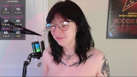 Snapshot of violetwinter666 chatting on 29, 12, 2024 Violet Winter  indie sleaze goth girl next door online show from 29, 12, 2024