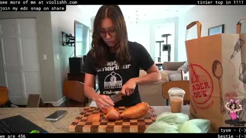 follow me on twitter violishh and ig violishh  online show from 30, 4, 2026