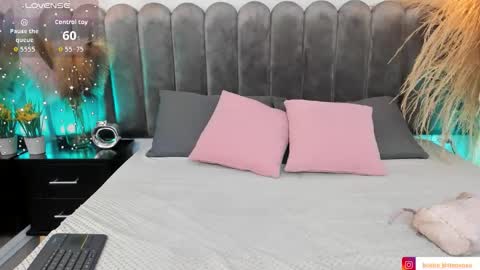 VIOLLET online show from 12, 10, 2025