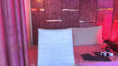 viollettebylyly online show from 19, 2, 2026