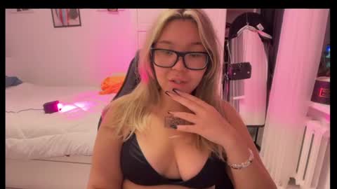 viva_lovee online show from 7, 7, 2026