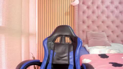 Snapshot of vivi_cooper chatting on 20, 7, 2026 vivi cooper online show from 20, 7, 2026