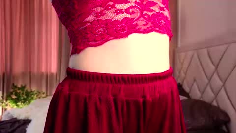 Snapshot of vivi_ennes chatting on 18, 9, 2025 You like my friends can call me LUNA This is my first day here online show from 18, 9, 2025