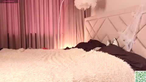 You like my friends can call me LUNA  This is my first day here online show from 1, 11, 2025