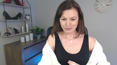 Vivian online show from 5, 3, 2025