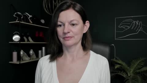 Vivian online show from 5, 11, 2025