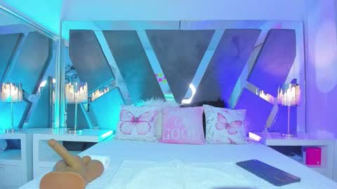 Vivian Monroe online show from 13, 2, 2026