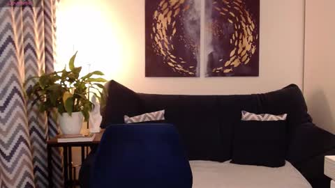 Vivian online show from 9, 10, 2025