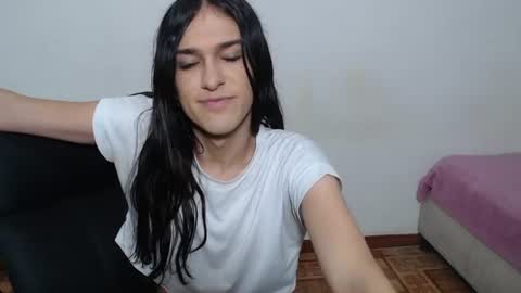 Snapshot of vivianalatin chatting on 25, 6, 2026 instagram Viviana73215 online show from 25, 6, 2026