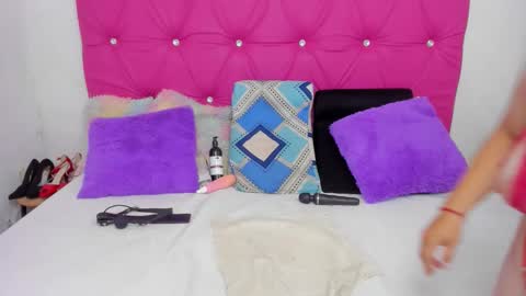 Snapshot of vivianeparis chatting on 18, 10, 2025 VivianParis online show from 18, 10, 2025