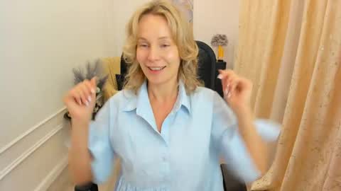 Snapshot of vivianlirei chatting on 7, 6, 2026 Sinti online show from 7, 6, 2026