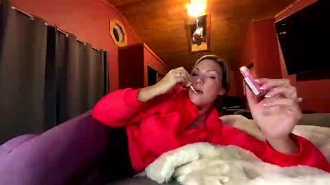 Snapshot of vivianluxe chatting on 17, 10, 2025 VivianLuxe online show from 17, 10, 2025
