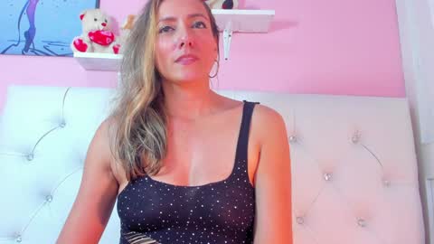 Snapshot of vivianne_scott chatting on 17, 12, 2024 Vivi online show from 17, 12, 2024