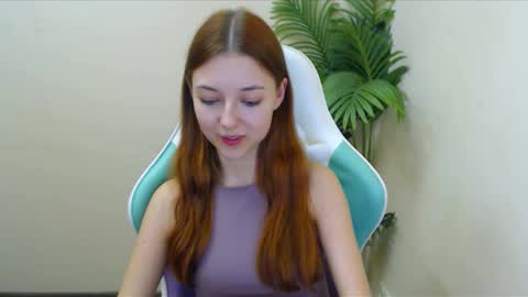 Snapshot of vivien_leight chatting on 4, 12, 2024 Vivien online show from 4, 12, 2024